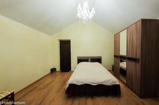 Гостиница Корона Уфа Двухместный номер эконом-класса с 1 кроватью и общей ванной комнатой-1